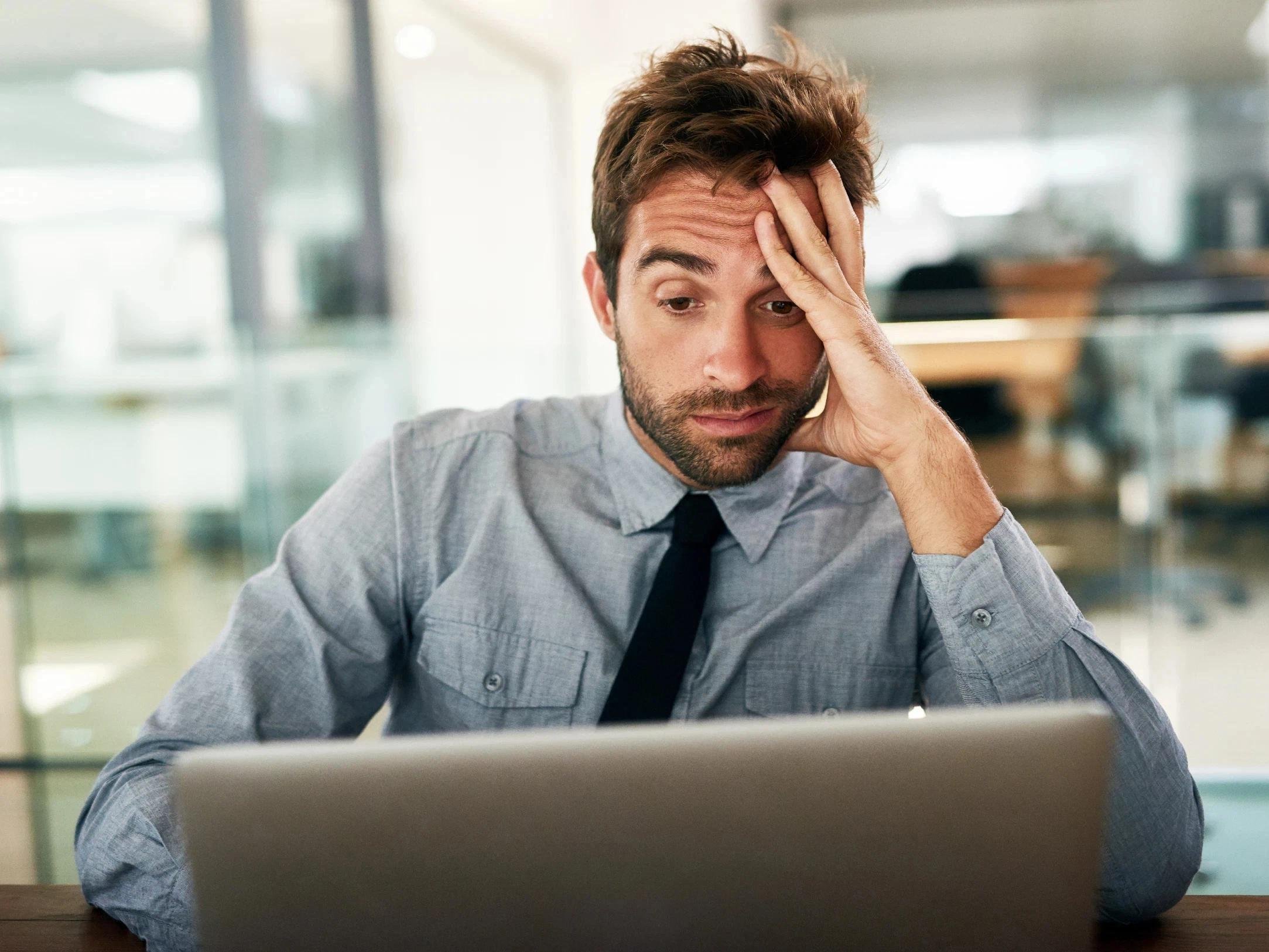 юрист обманщик. деловая беседа. переговоры. серьезные действия. беседа с сотрудником.