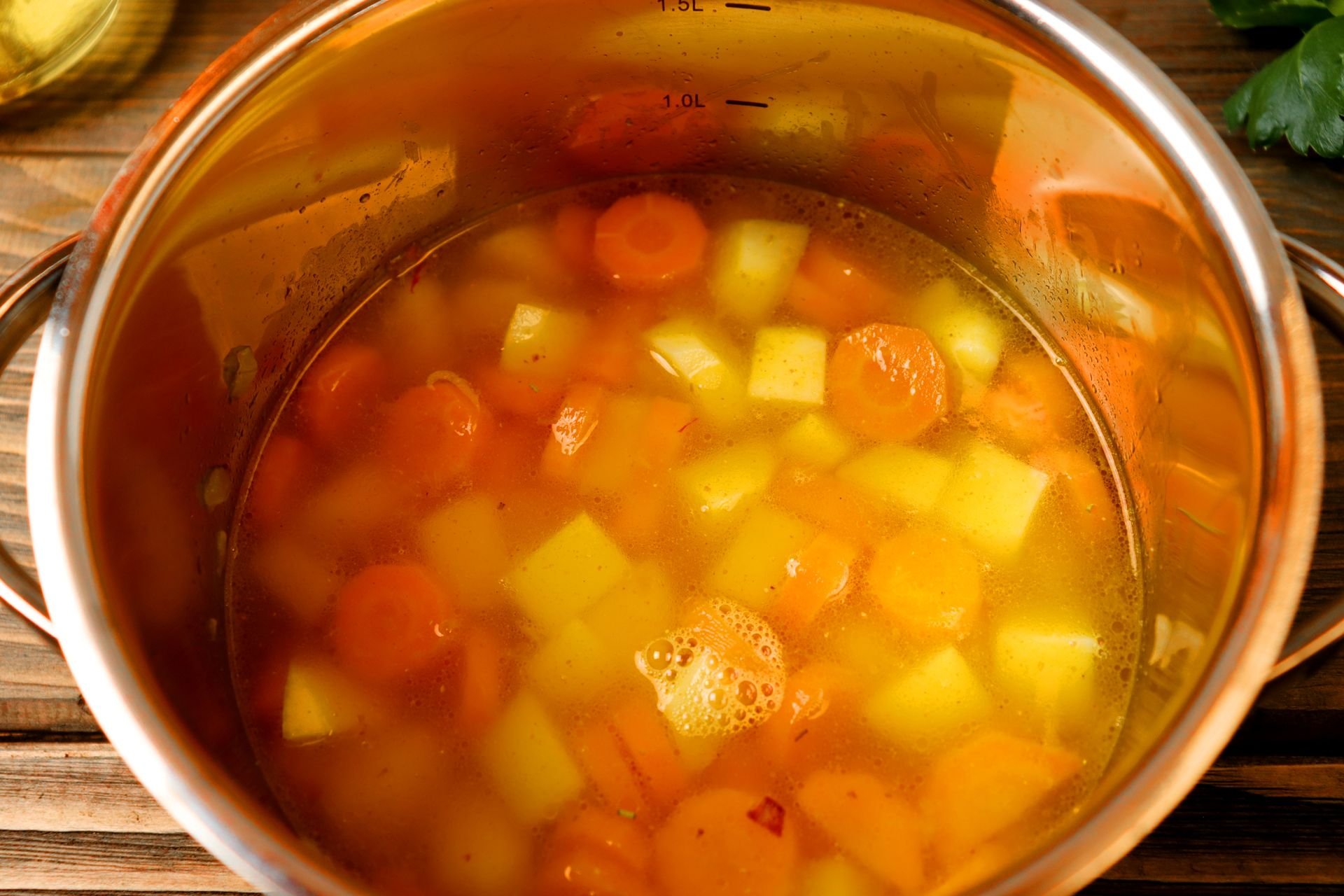 схема варки продуктов. чечевичный суп в меню. когда солить бульон при варке супа. варка мяса для супа. советы для готовки еды.