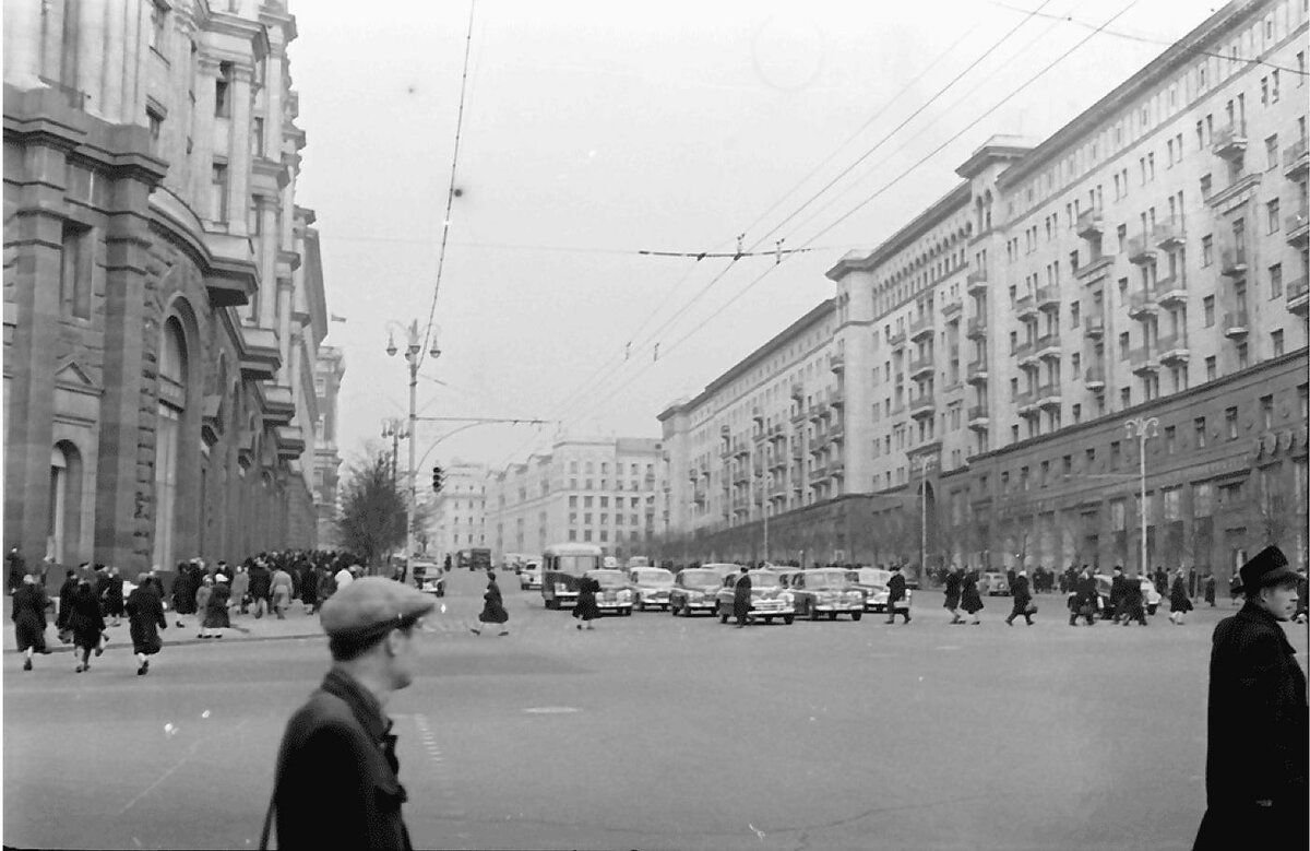 М времени 50 в москве. Тверская улица в 1960. Тверская улица Москва в 1960. Москва улица Горького 1969 год. Москва ул Горького 80е.