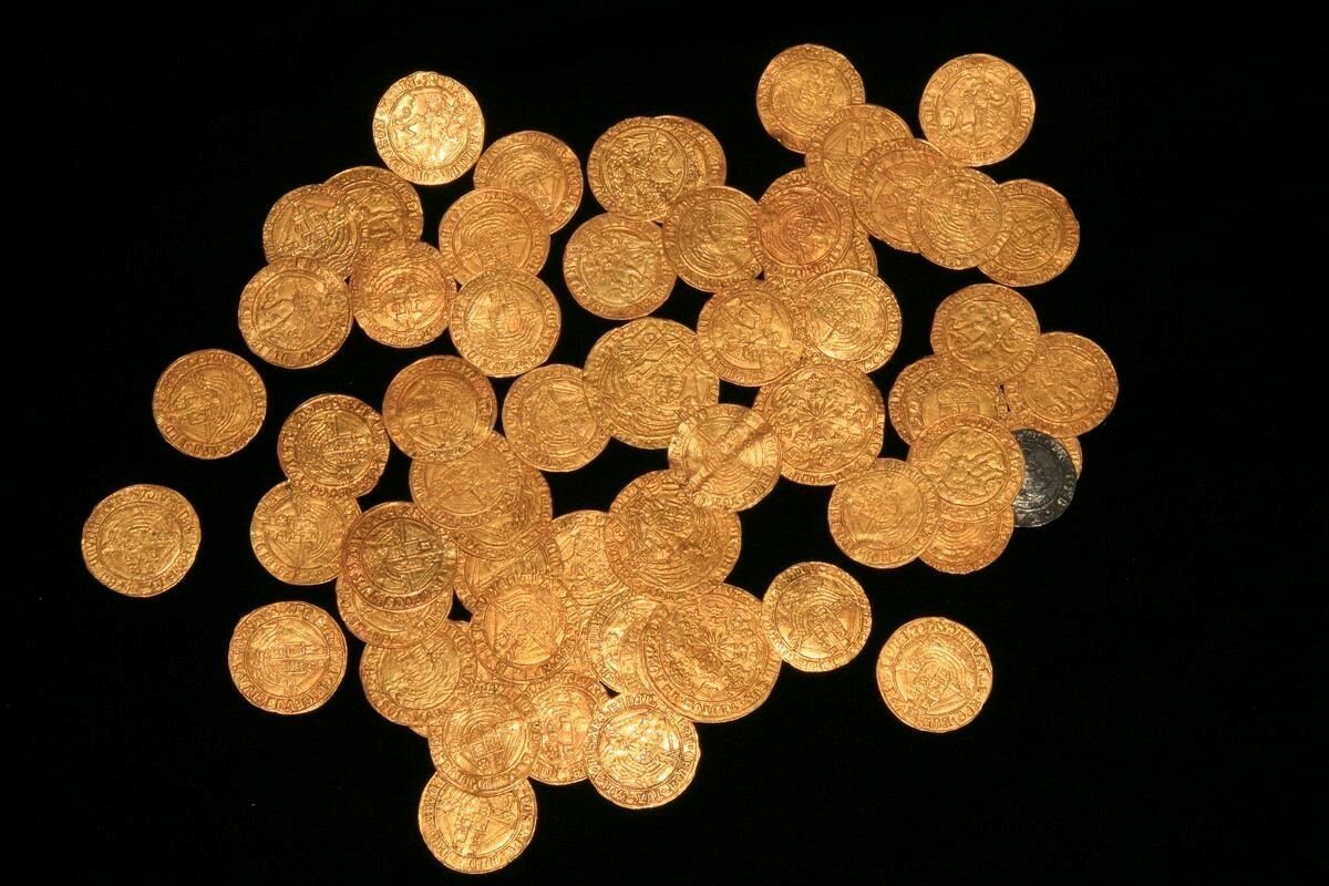 Золото ульманты. Царские золотые монеты Генриха 8. Золотые монеты британский музей. Первые золотые монеты. Коллекция золотых монет.