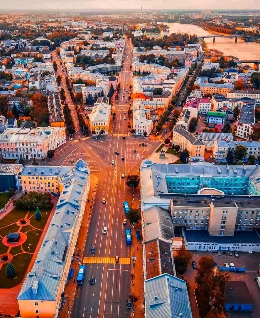 Тверь куда. Городской округ город Тверь. Тверь центр города. Версальский трезубец Тверь. Тверь город Тверь.