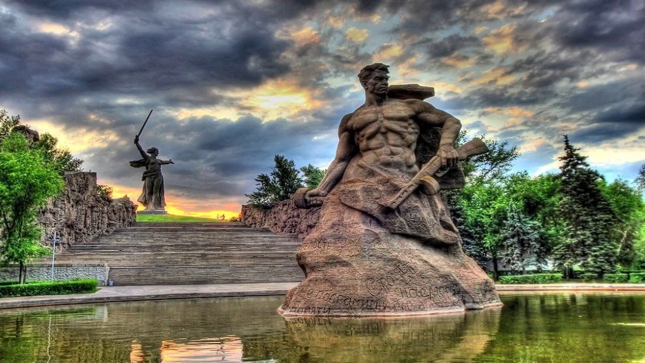 Мамаев Курган мемориальный комплекс героям Сталинградской битвы