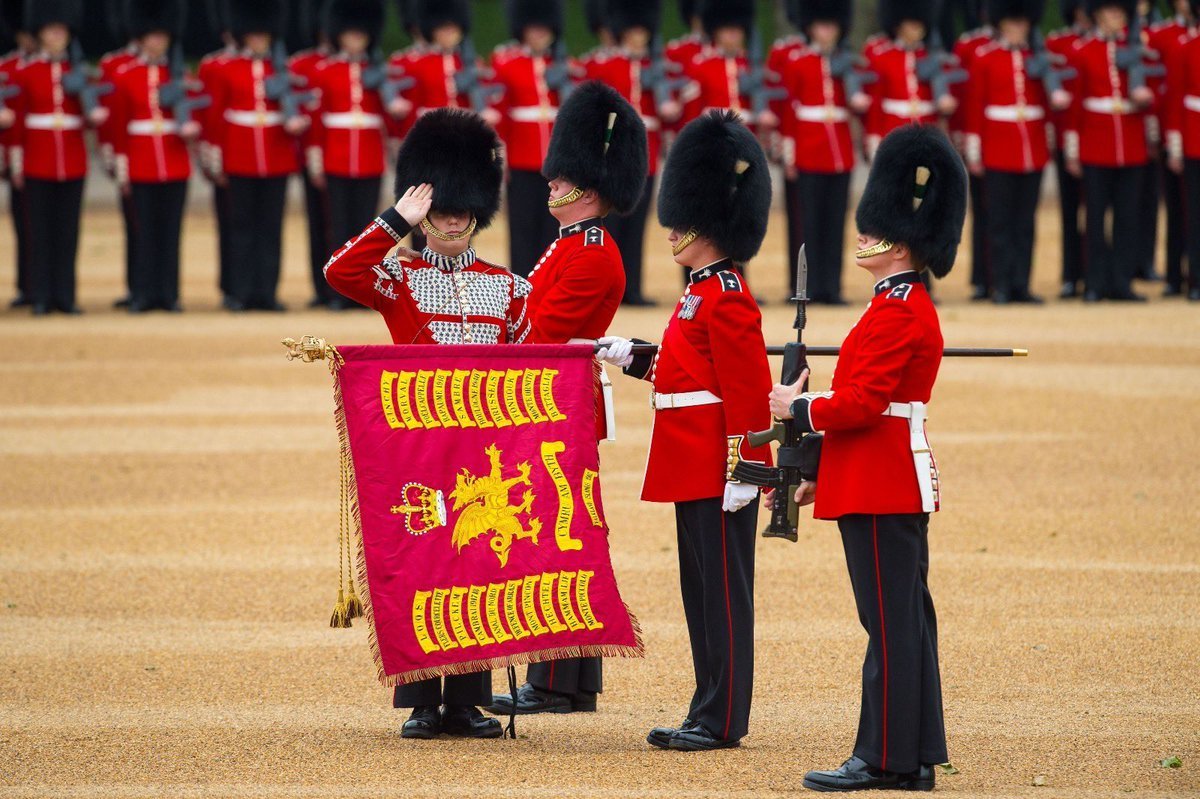 Trooping the colour 2024. Trooping the Colour праздник. The Trooping of the Colour в Великобритании. Парад the Trooping the Colour. Дебют на параде Trooping the Colour, 1947.