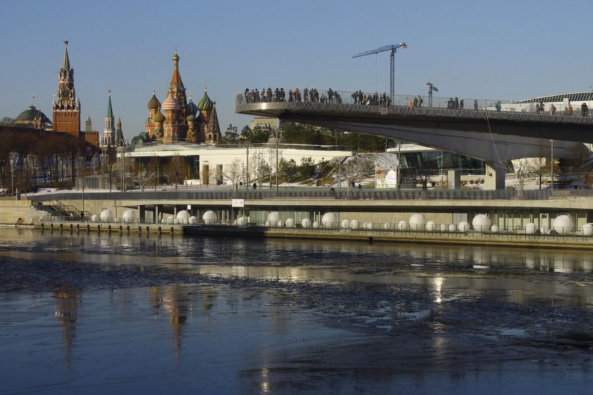 Фото с парящего моста в зарядье