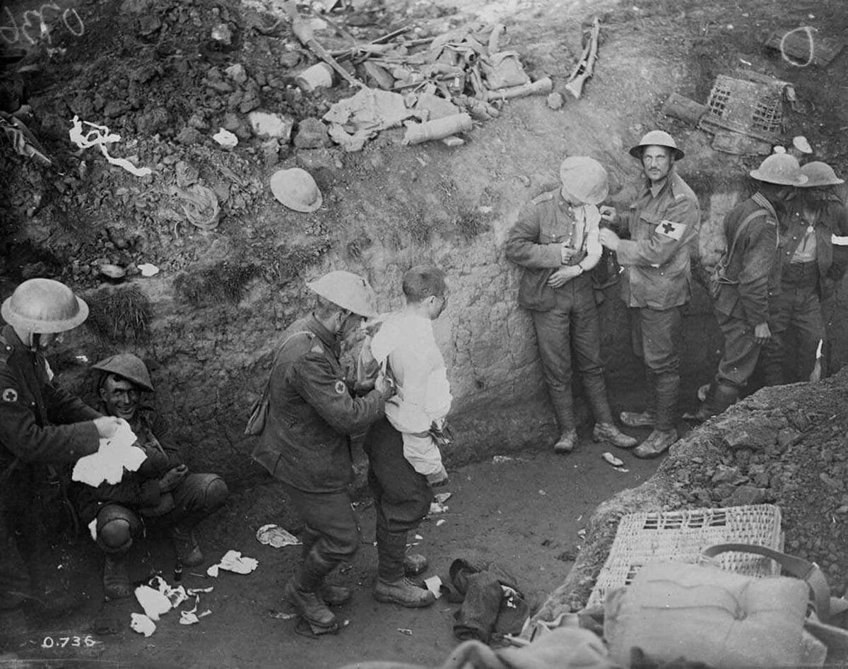 Люди в окопах. Битва на Сомме 1916 окопы.