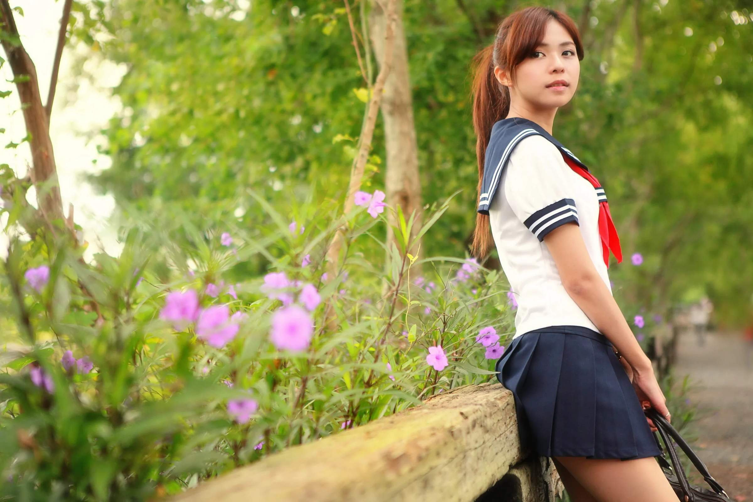 Красивые кореянки в мини юбках. Китаянки в юбках. Hwang mi hee в мини. Китаянки в коротких мини юбках. Шикарные китаяночки в юбочках.