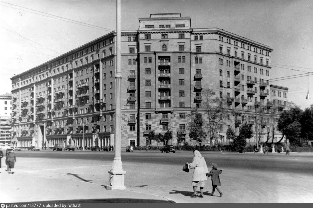 1 год постройки. Ленинский проспект 1950. Кутузовский проспект 1940. Большая Калужская улица Ленинский проспект. Ленинский проспект сталинская архитектура.