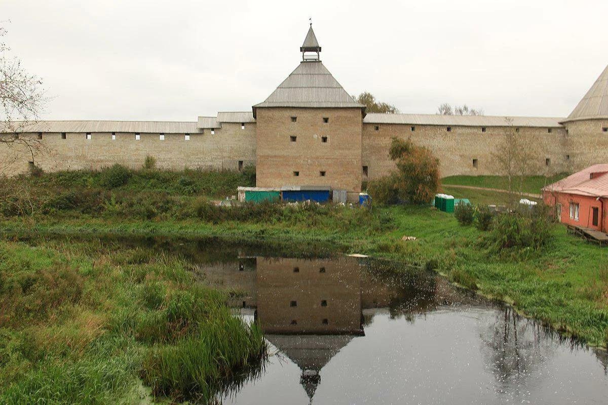 Новая крепость. Староладожская крепость раскатная башня. Староладожская крепость Докучаев. Крепость в старой Руссе. Свадьба в крепости Старая Ладога