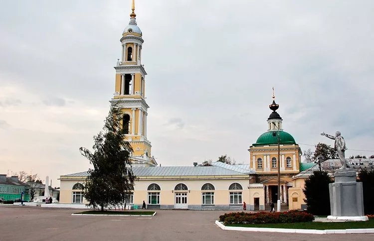 Площадь двух революций. Коломна площадь двух революций коломна. Площадь двух революций. Церковь на площади двух революций коломна. Сенная площадь коломна.