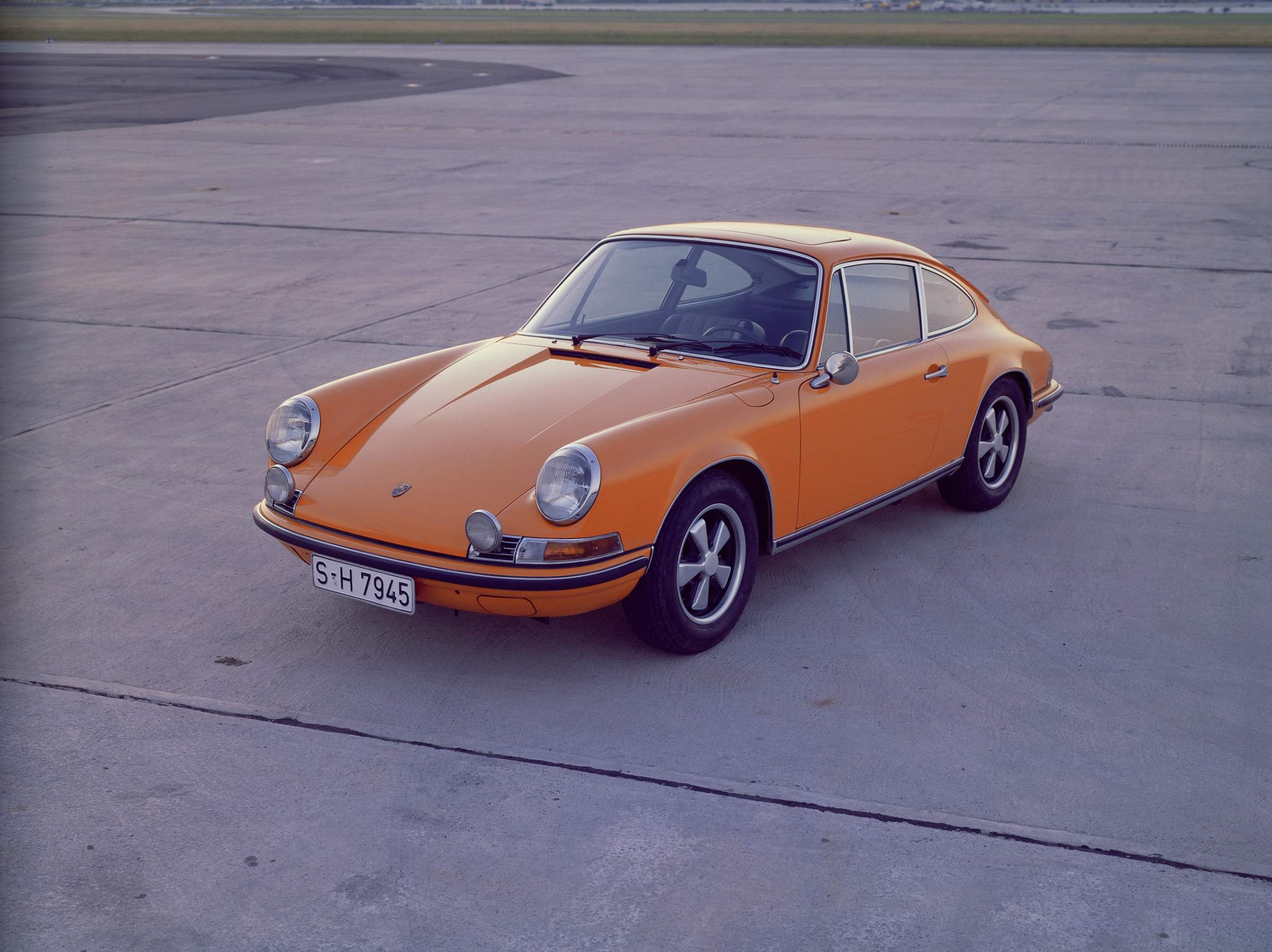 Стал классик. Porsche 911 1970. Porshe 911 1970. Porsche 911 911 1970. Porsche 911 s 1969.