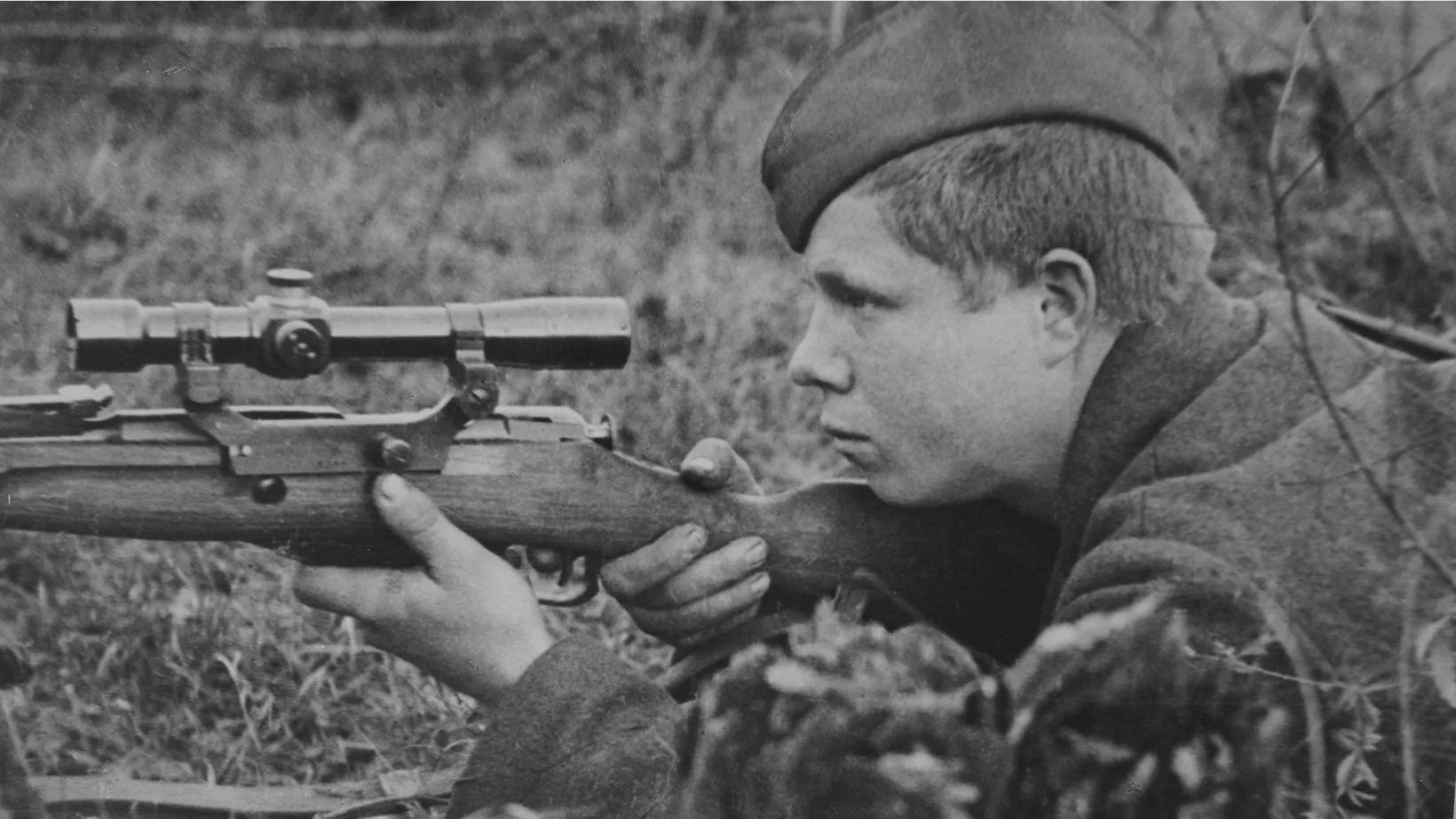 Снайпер советский солдат. Винтовка Мосина 1941. Винтовка Мосина ВОВ. Солдат с винтовкой Мосина ВОВ. Винтовка Мосина второй мировой войны.