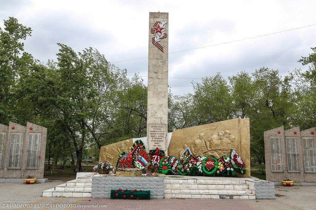 Черногорск. Мемориал воинской славы Черногорск. Черногорск Стелла. Черногорск Республика Хакасия мемориал воинской славы. Арка славы Черногорск.