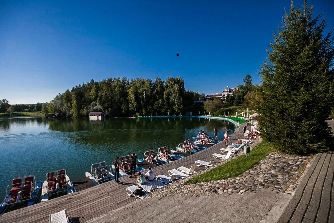 Старый места отдыха. Озеро ая горный Алтай. Озеро Айское горный Алтай. Айя озеро Алтайский край. Озеро Айя Горно-Алтайск.