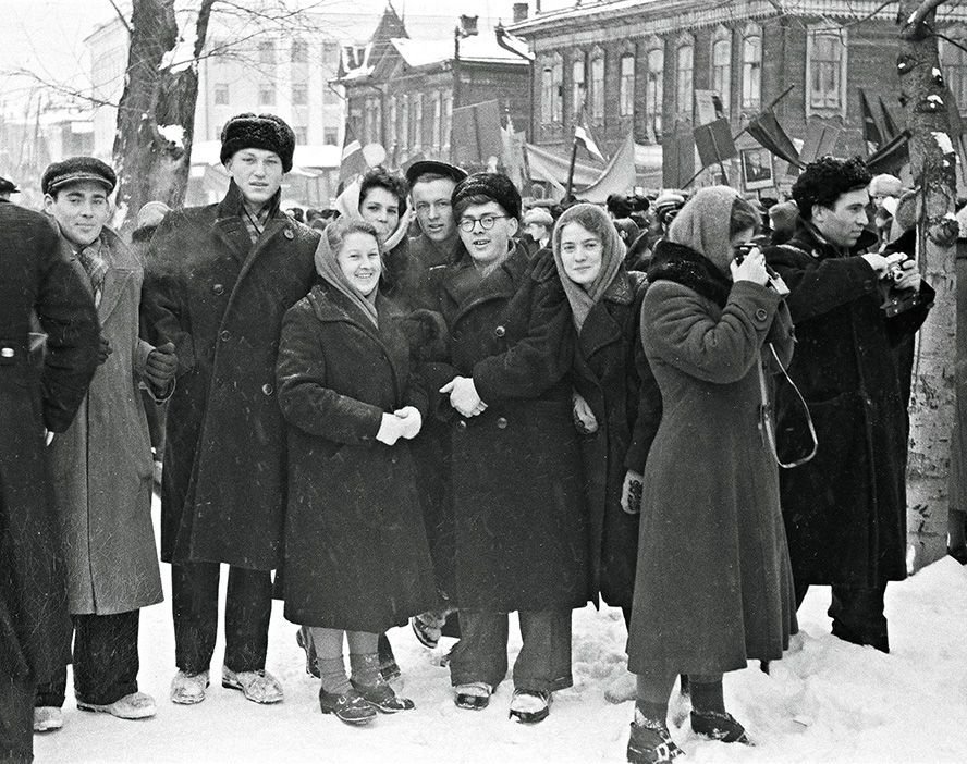 В 40 годы появились. Мода 1940е Москва. Зимняя одежда 40-х годов. Зимняя одежда СССР. Россия, 1940-е годы.