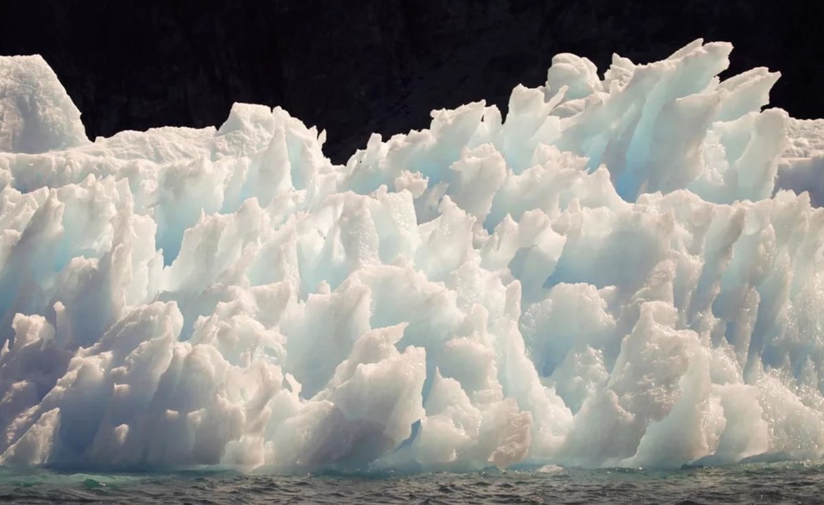 Красивый лед. Айсберг сверху. Айсберг фото. Melting Iceberg. Сколько длиться лед