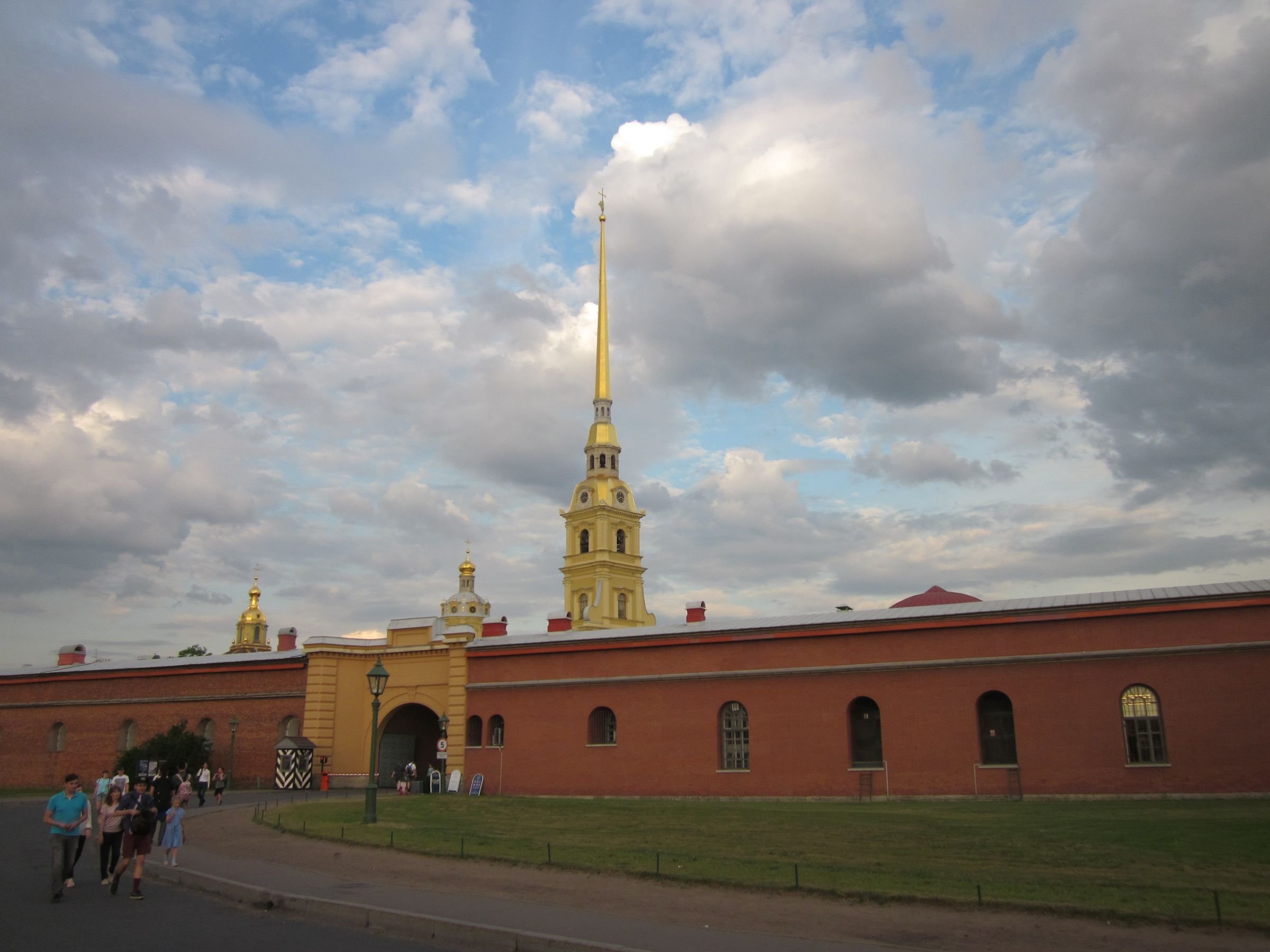 Петропавловская крепость в Санкт Петербурге внутри