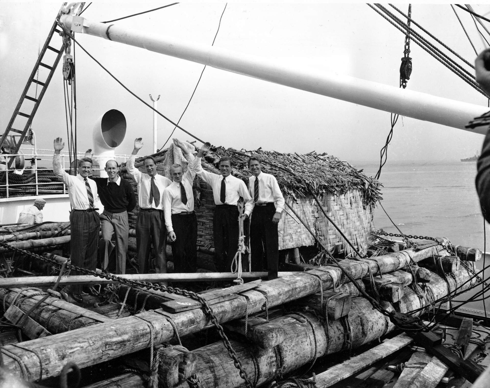 Плот хейердала кон. Тур хейердал путешествие на кон-тики. Трухиердал кон тики плот. Тур хейердал кон тики. Плот хейердала кон.