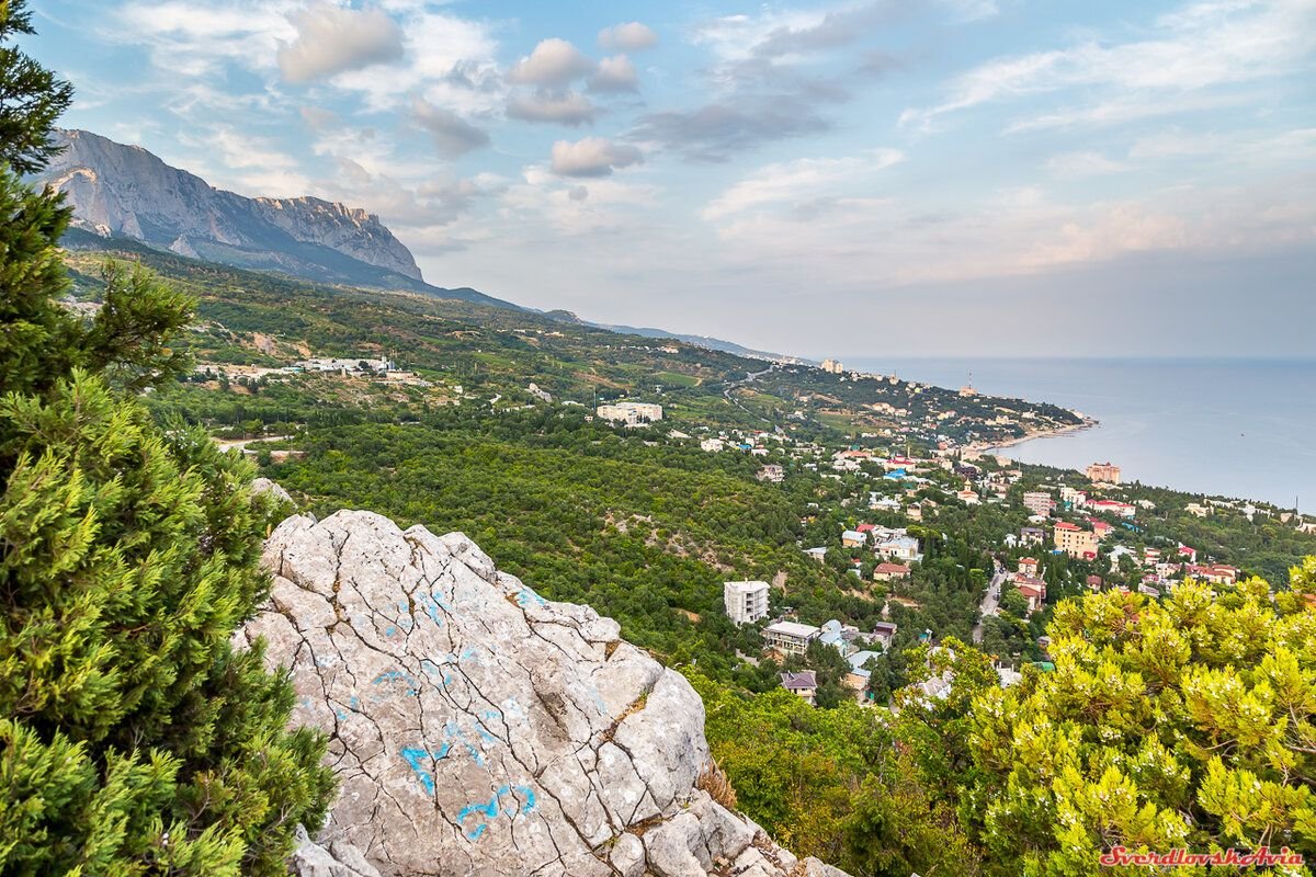 Побережье крыма. ЮБК Южный берег Крыма. Южный берег Крыма Алушта. Южный берег Крыма море. Крым ЮБК Ялта.