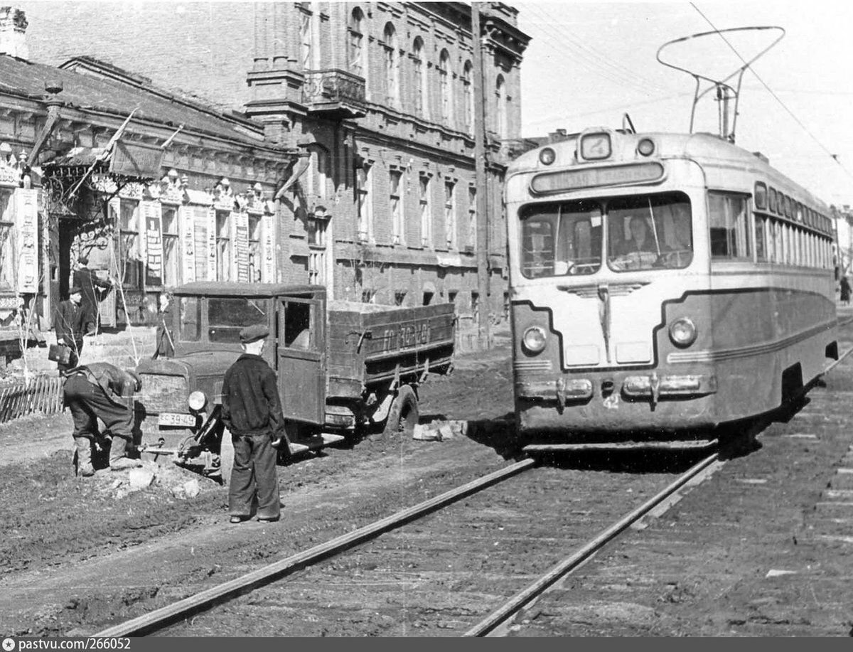 Старая москва с трамваем