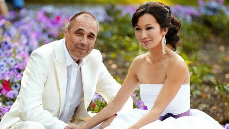 Соколов уральские пельмени семья. Соколов уральские пельмени жена. Дмитрий соколов жена. Соколов уральские пельмени семья дети. Дмитрий соколов уральские пельмени дети.