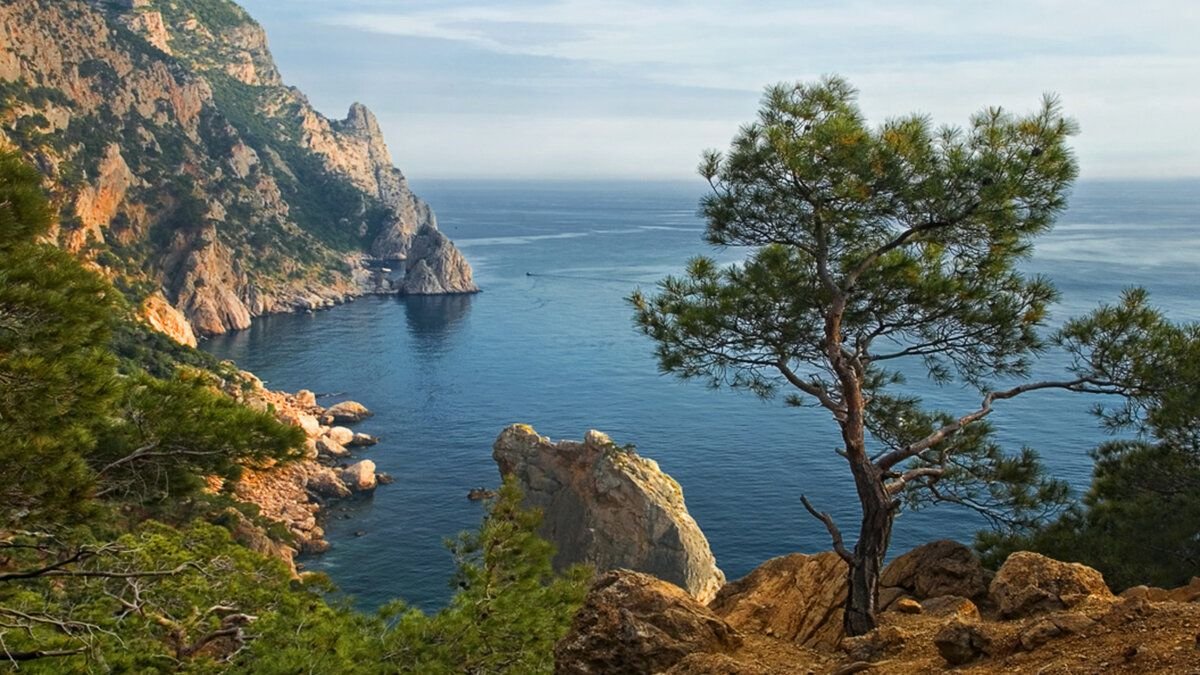 крымские горы и море