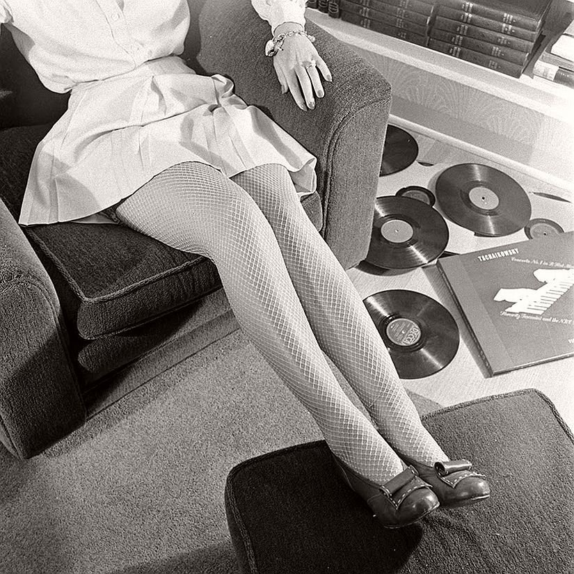 девушки в чулках ретро. чулки 60-х годов. девушки в чулках ретро. женщины в чулках 50-х годов. софи лорен миллионерша.