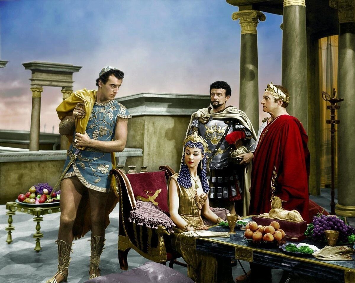 Древний рим это египет. Клеопатра в древнем Риме.
