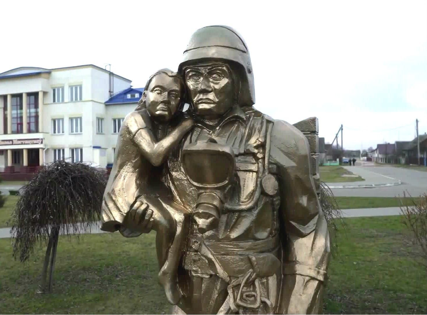 памятник спасателям и пожарным в москве