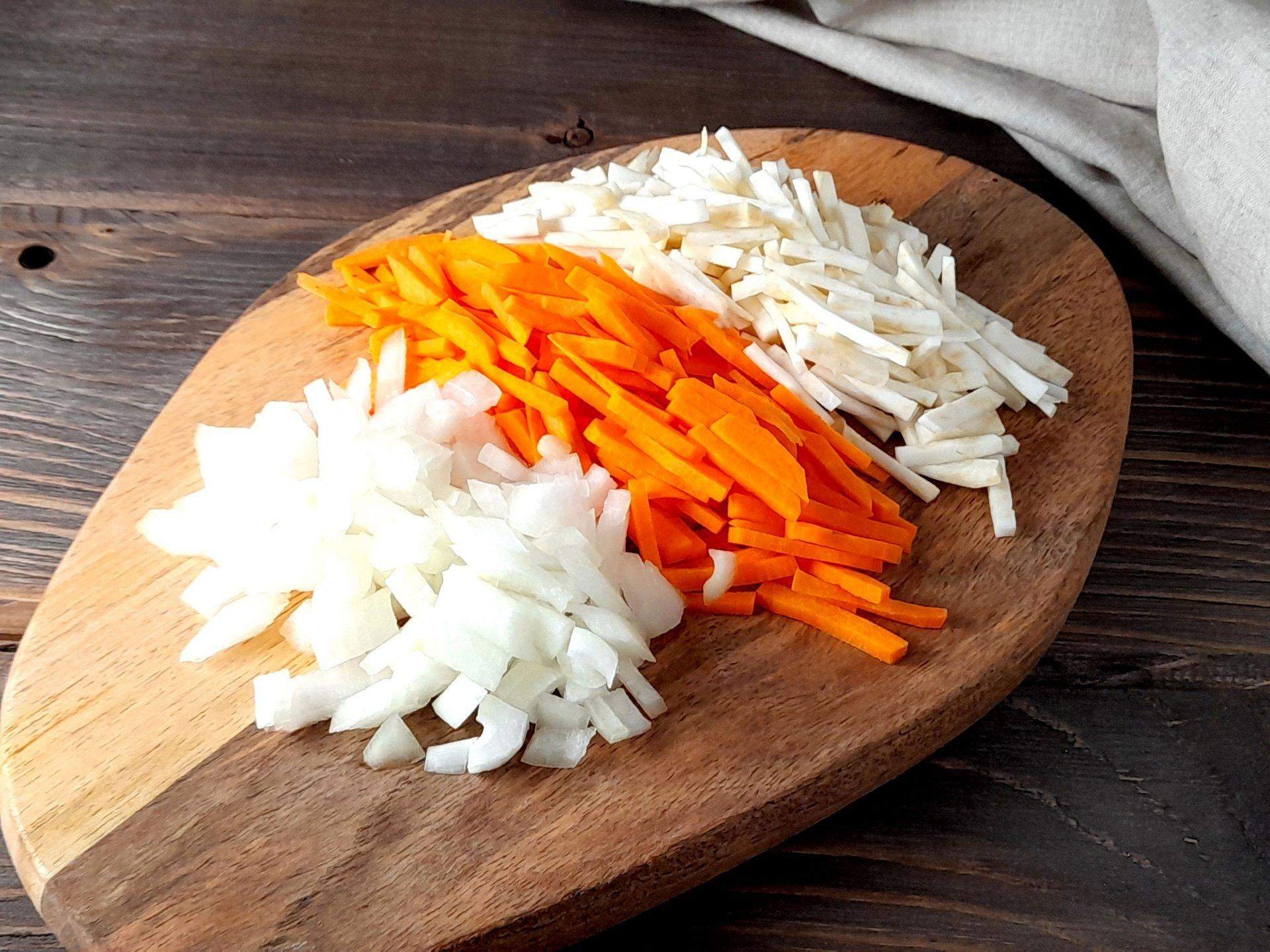 морковь нарезанная.