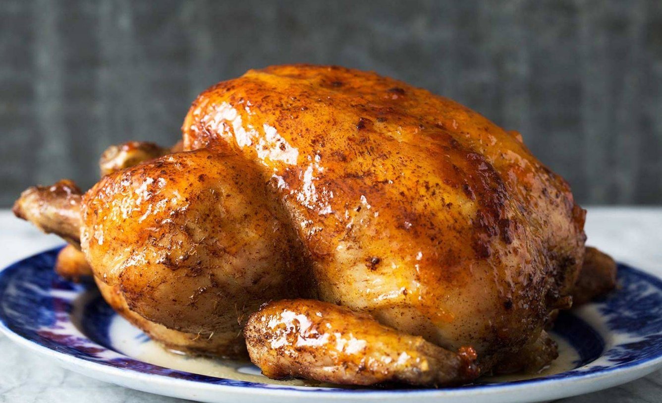Курица в духовке самый простой рецепт. Курица в духовке. Курица запеченная в духовке. Курица гриль в духовке. Печёная курица в духовке.