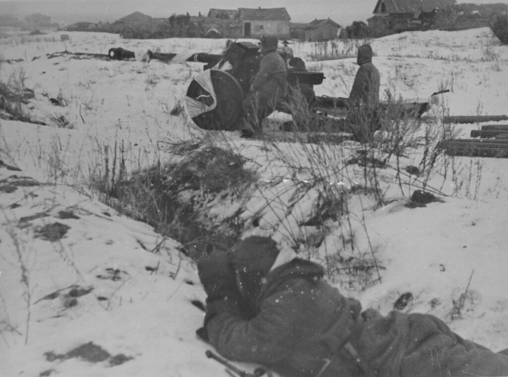 Во время великой отечественной на хребте. Сталинградская битва зимой 1942 года. Танки под Сталинградом 1942-43 г. Сталинградская битва 1943 архив. Зайцева гора фото 1942 года.