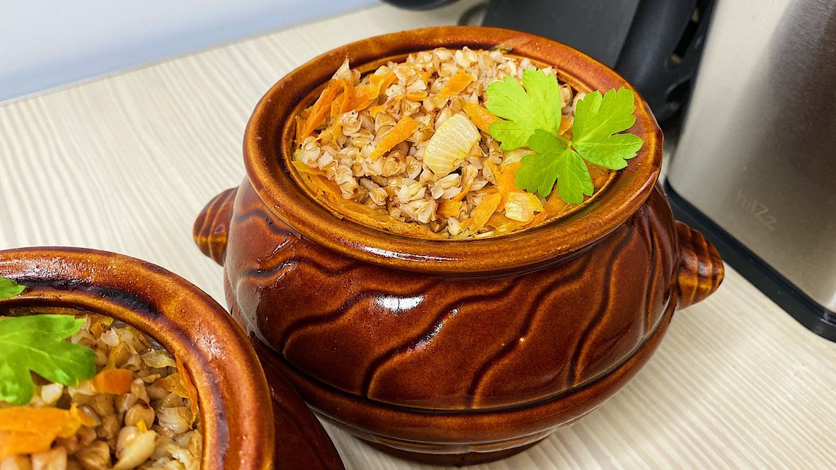 печень с гречкой в горшочке. печень с гречкой в горшочке. говядина с гречкой в горшочке. печень с гречкой в горшочке.