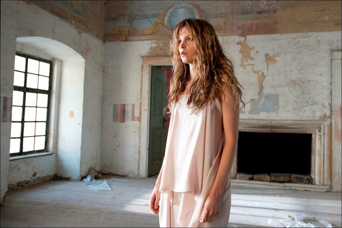 Фильм про коллекционера картин которого обокрала девушка название