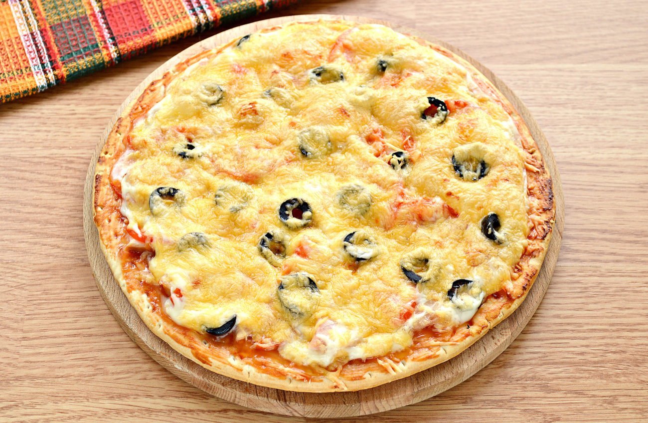 Пицца с маслинами