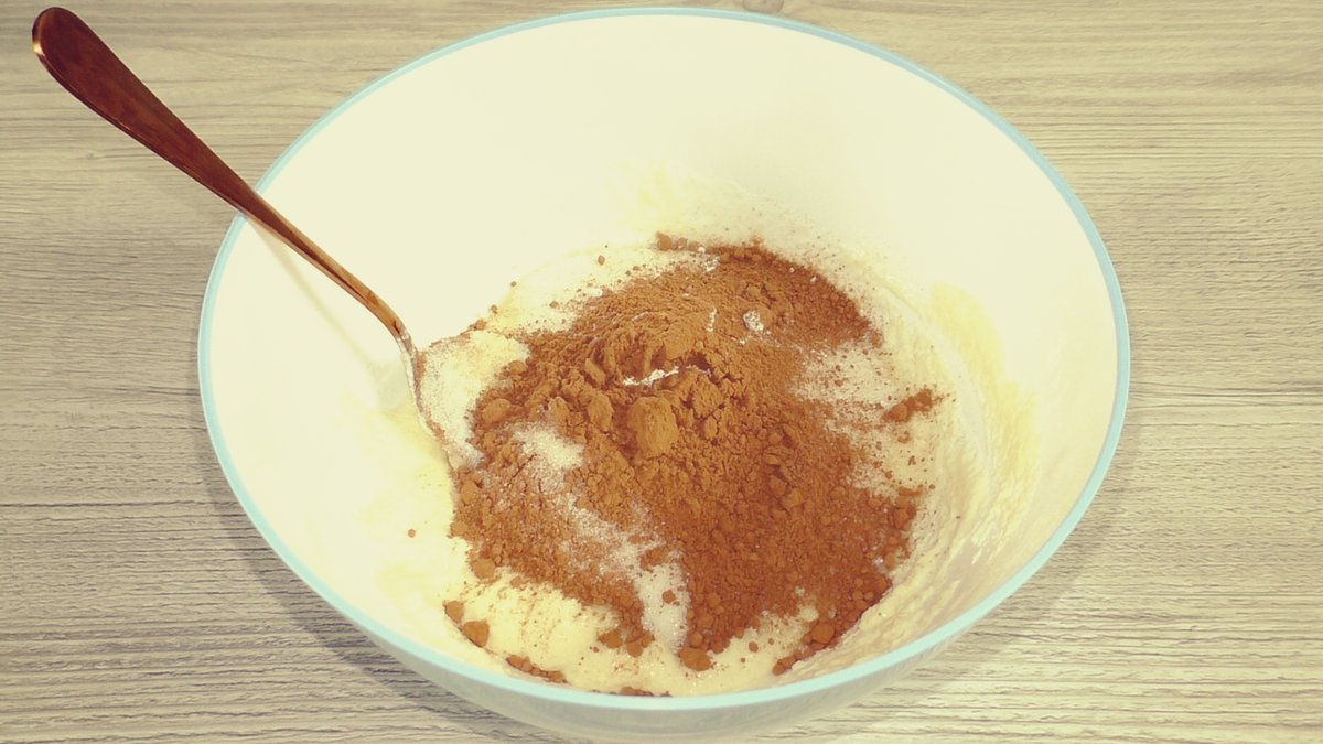 шоколадный брауни манник. манная каша. манник с какао. манку как смешать с орехами для выпечки. манная каша с шоколадом.