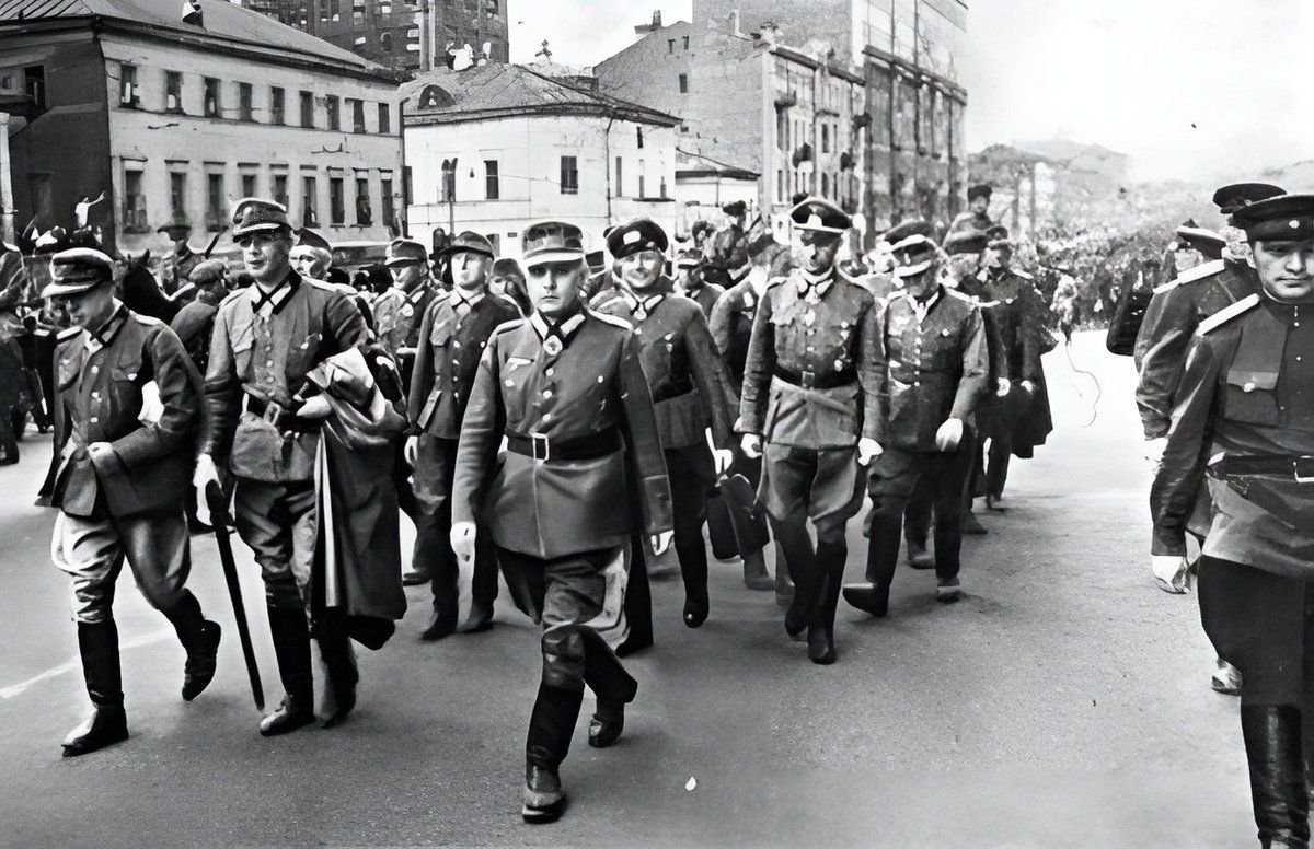 немцы москва 1944