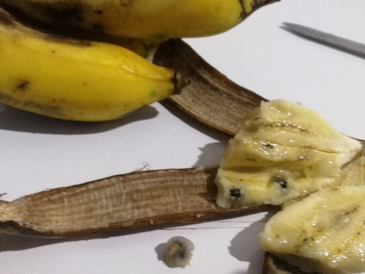 Бананы с косточками