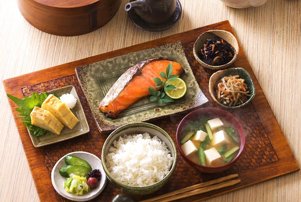 Японский обед. Японская кухня. Японские блюда. Японская кухня традиционные блюда. Японский завтрак.