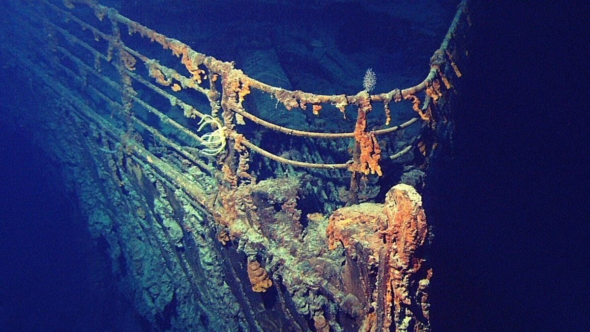 фото затонувшего титаника под водой