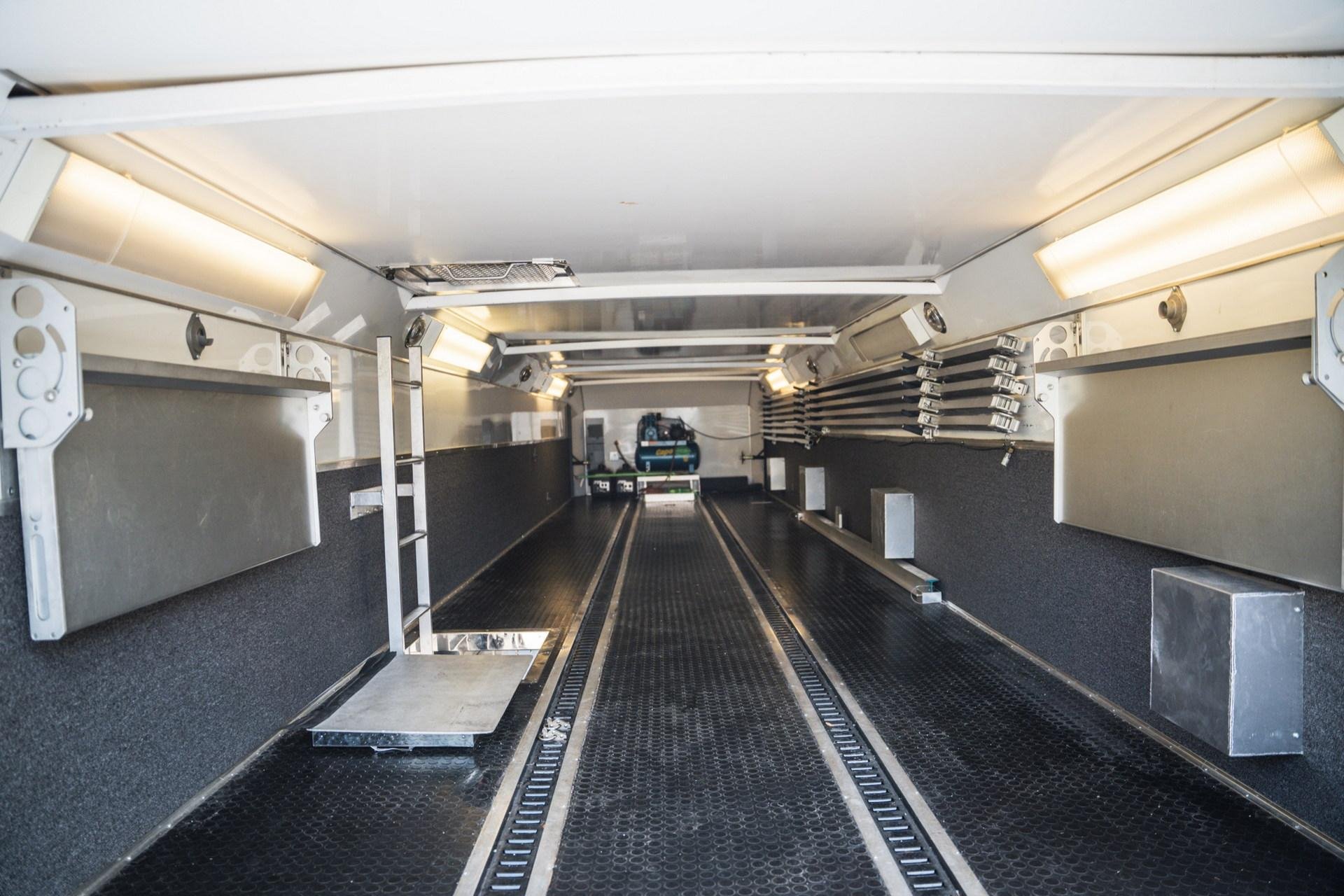 Дом на колесах с гаражом