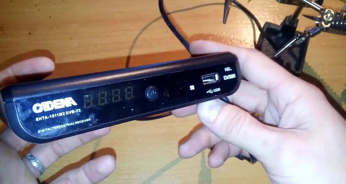 Как сделать чтобы приставка работала. Цифровое Телевидение приставка ми ТВ. Цифровая приставка для телевизора до 1000 рублей. Ресивер для цифрового телевидения для кабельного телевидения. Boot на приставке для телевизора DVB-t2.