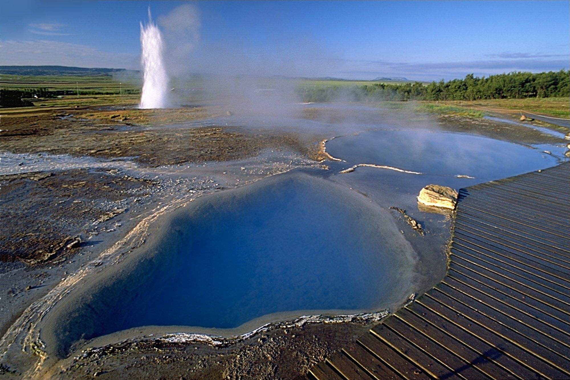 Geyser. Долина гейзеров Хаукадалур. Исландия Долина гейзеров хёйкадалюр. Гейзер Хаукадалур, Исландия. Гейзер Строккюр в Исландии.