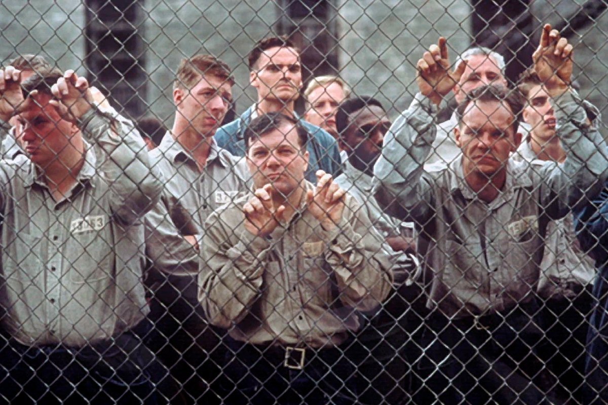 Новинки про тюрьму. Побег из Шоушенка тюрьма. «Побег из тюрьмы» 1994 Эдриан Броуди.