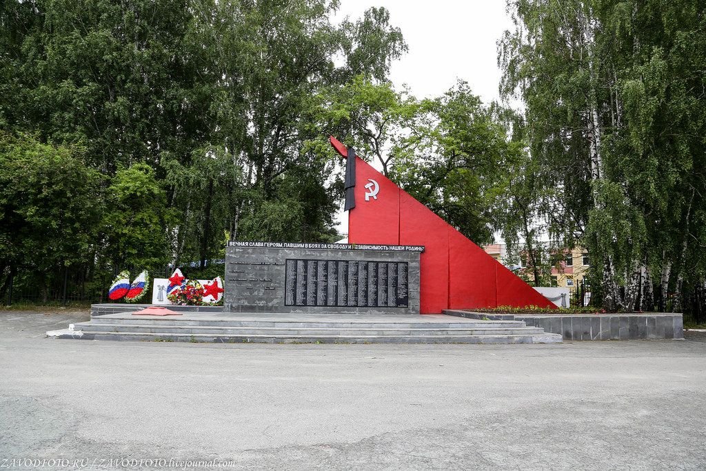 Среднеуральск. Площадь города Среднеуральск. Памятники города Среднеуральска. Среднеуральск Стелла. Среднеуральск мемориал.