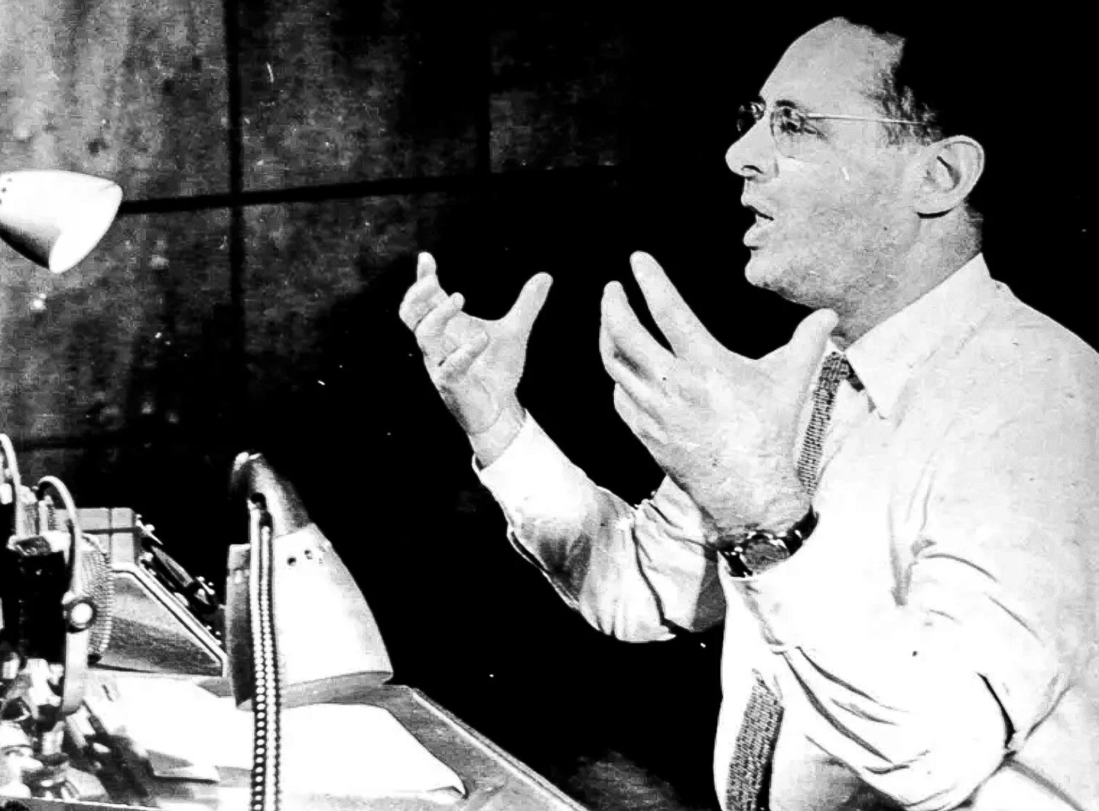 Левитан радио. Левитан диктор 1983. Ю б левитан. Левитан радио. Левитан диктор.