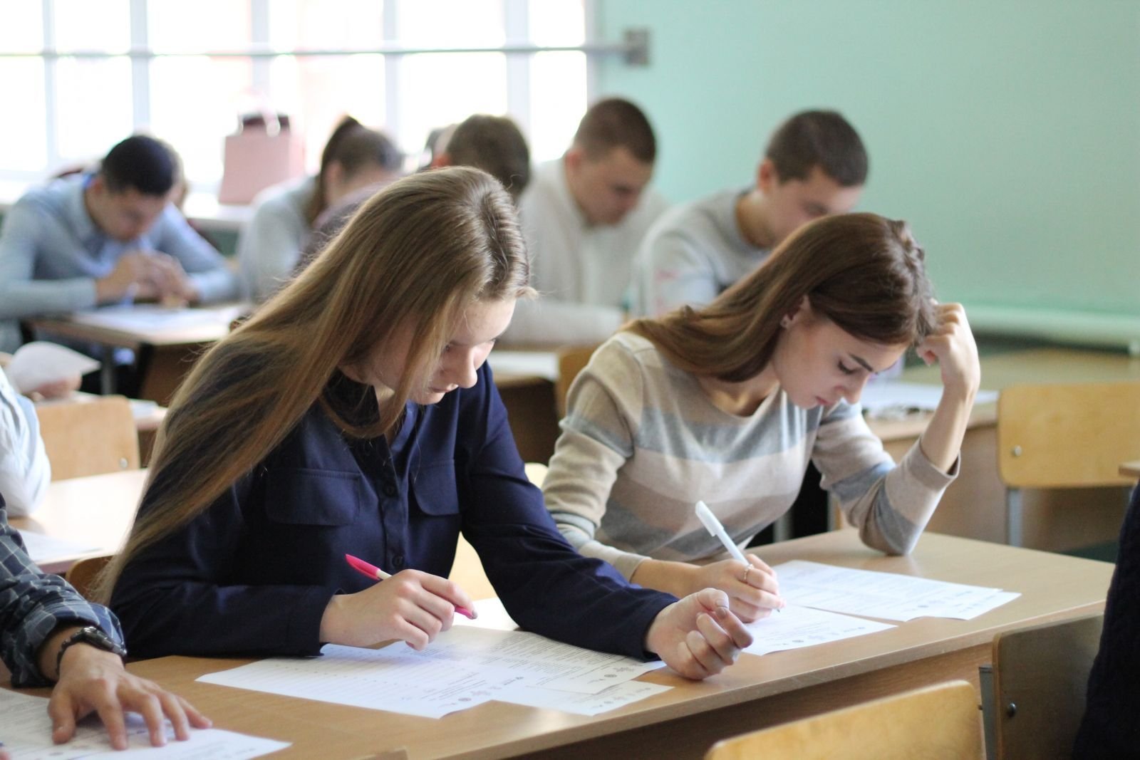 Экзамены в школе. Экзамен в 9 классе как называется. Отличие огэ от гвэ в 9 классе. Экзамен в 9 классе как называется. Гиа и егэ разница.