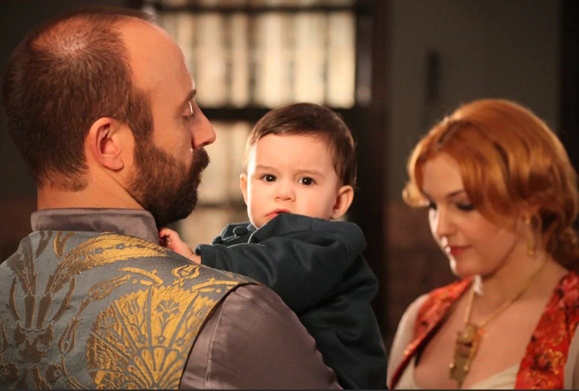 сулейман караахмет великолепный век. хюррем сулейман махидевран. сколько детей было у сулеймана великолепного. сколько детей было у сулеймана великолепного. фаворитки султана сулеймана великолепного века.