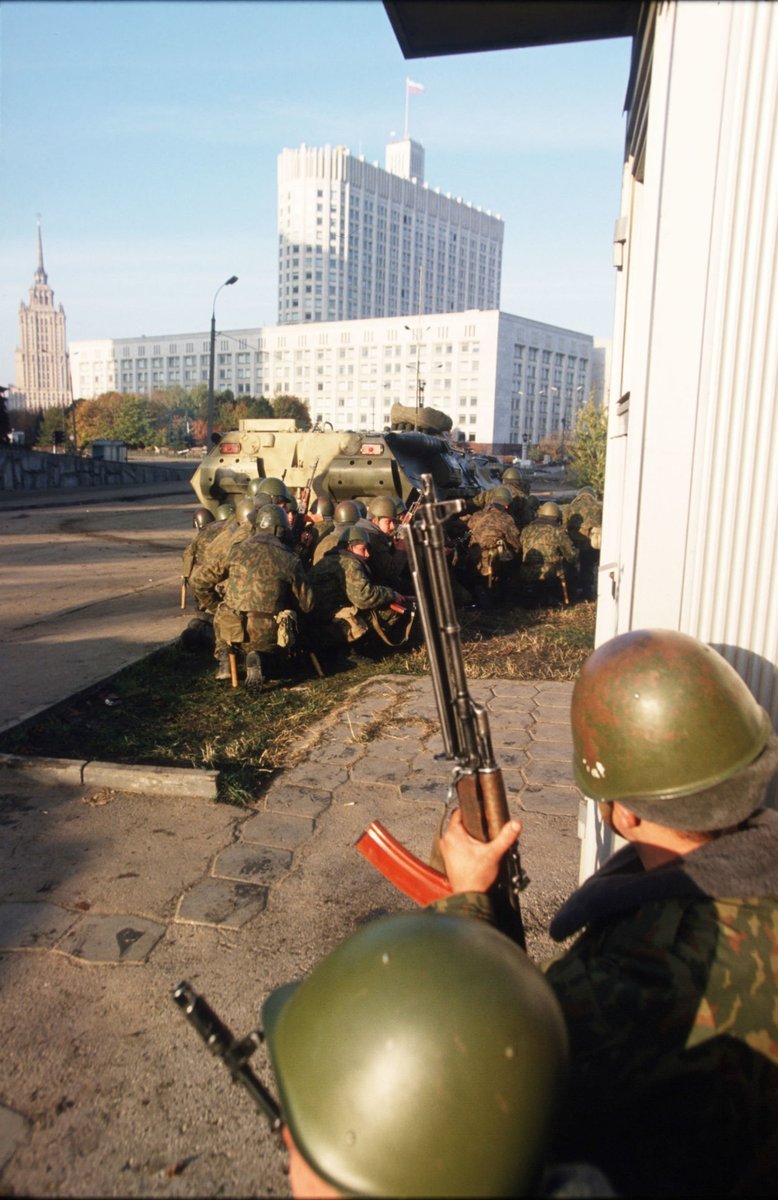 Белый дом Москва 1993 обстрел. Танки белый дом 1993. Путч в Москве 1993. Москва октябрь 1993.