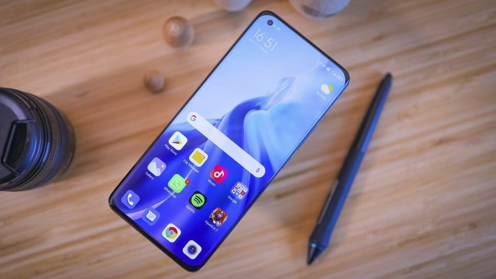 Xiaomi Mi 11 имеет привлекательный дизайн и отличную систему камер