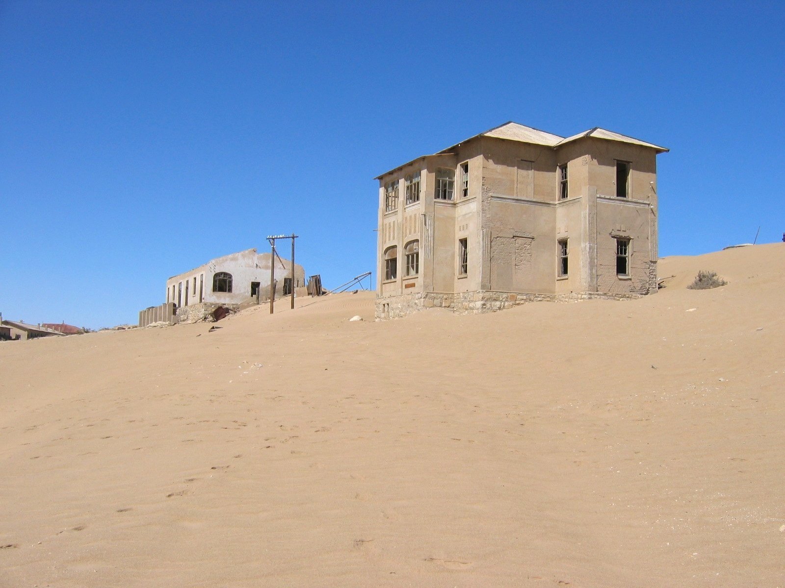 Desert town. Колманскоп город-призрак. Колманскоп Намибия. Город Колманскоп (пустыня Намибия). Колманскоп Намибия город-призрак фото.